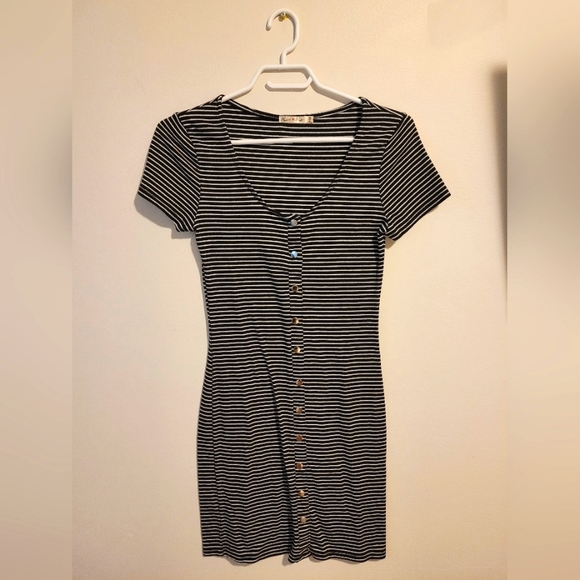 Dress - Picture 1 of 3